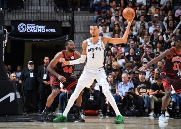 b体育-文班41+16+3帽！马刺横扫公牛豪取9连胜 近27战25胜追雷霆